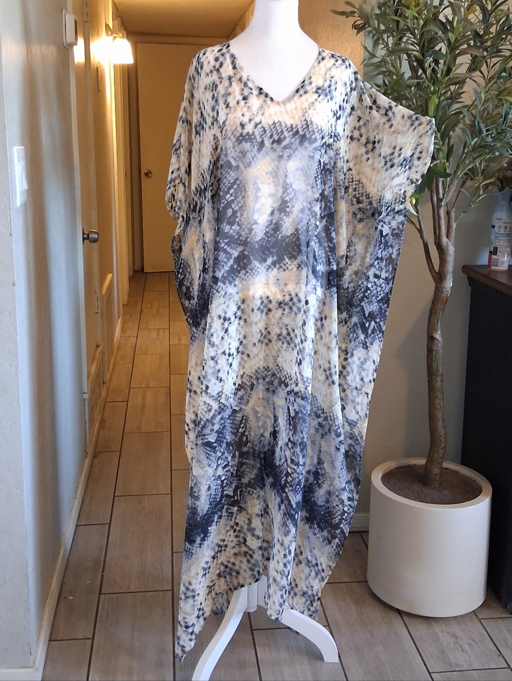 Women Kaftan Maxi Long One Size Kimono Snake Print Beach Lightweight Cream Black